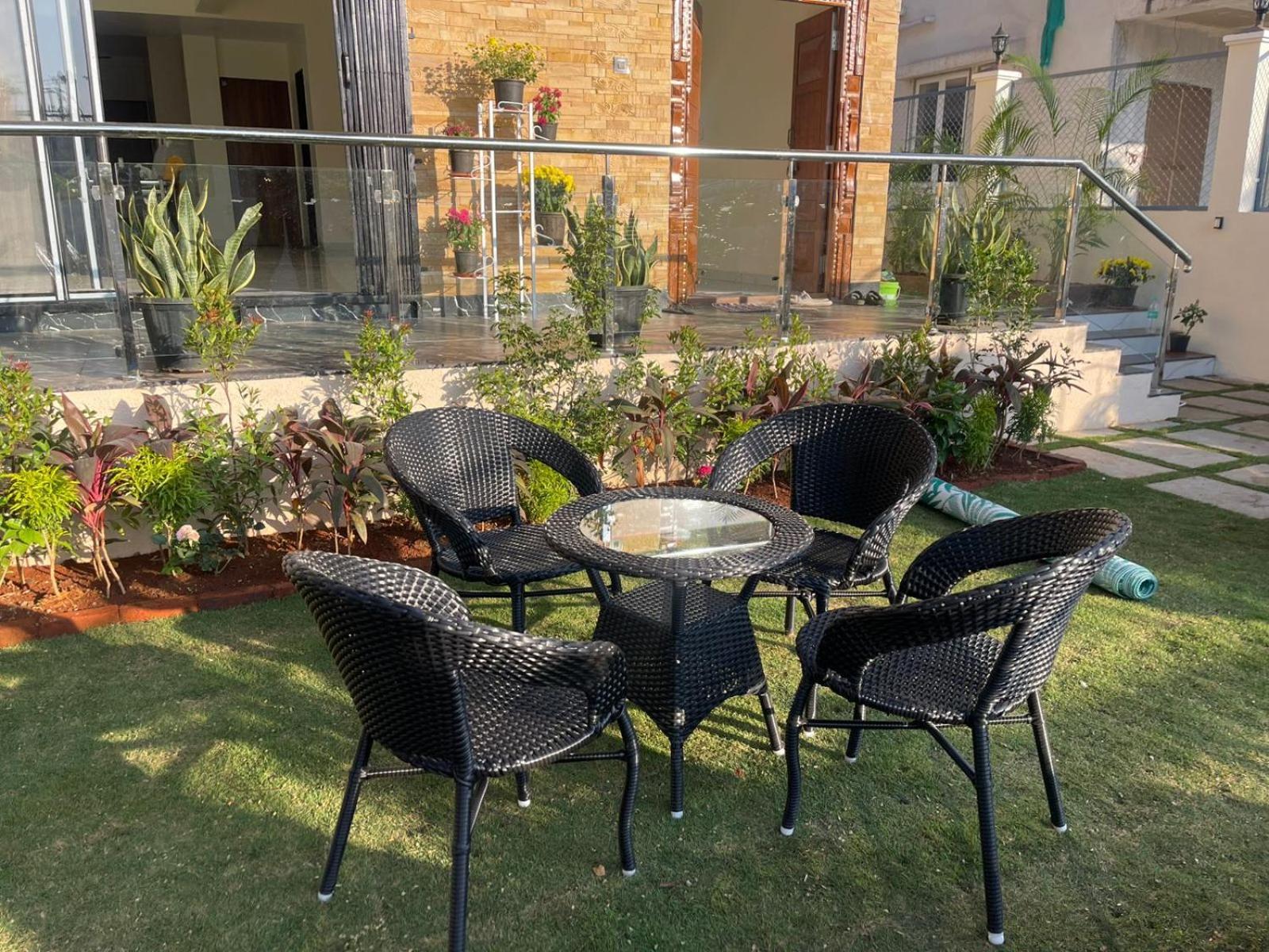 Lavish Villa - 3 Bhk Pool With Lawn 로나발라 외부 사진
