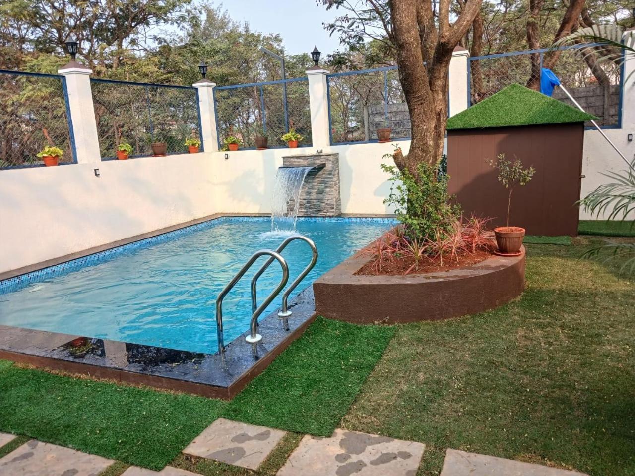 Lavish Villa - 3 Bhk Pool With Lawn 로나발라 외부 사진