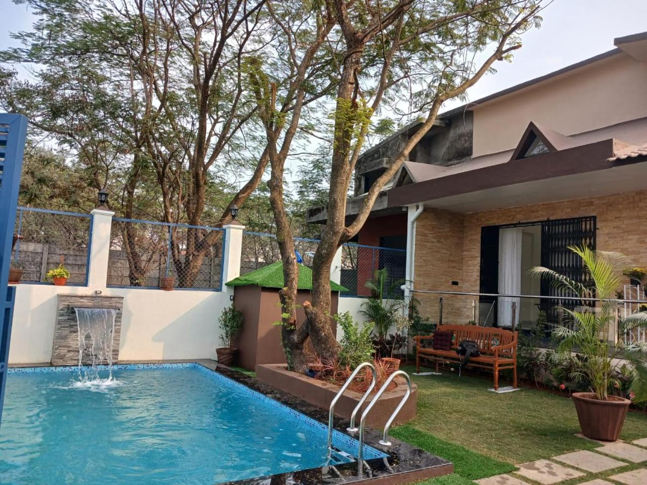 Lavish Villa - 3 Bhk Pool With Lawn 로나발라 외부 사진
